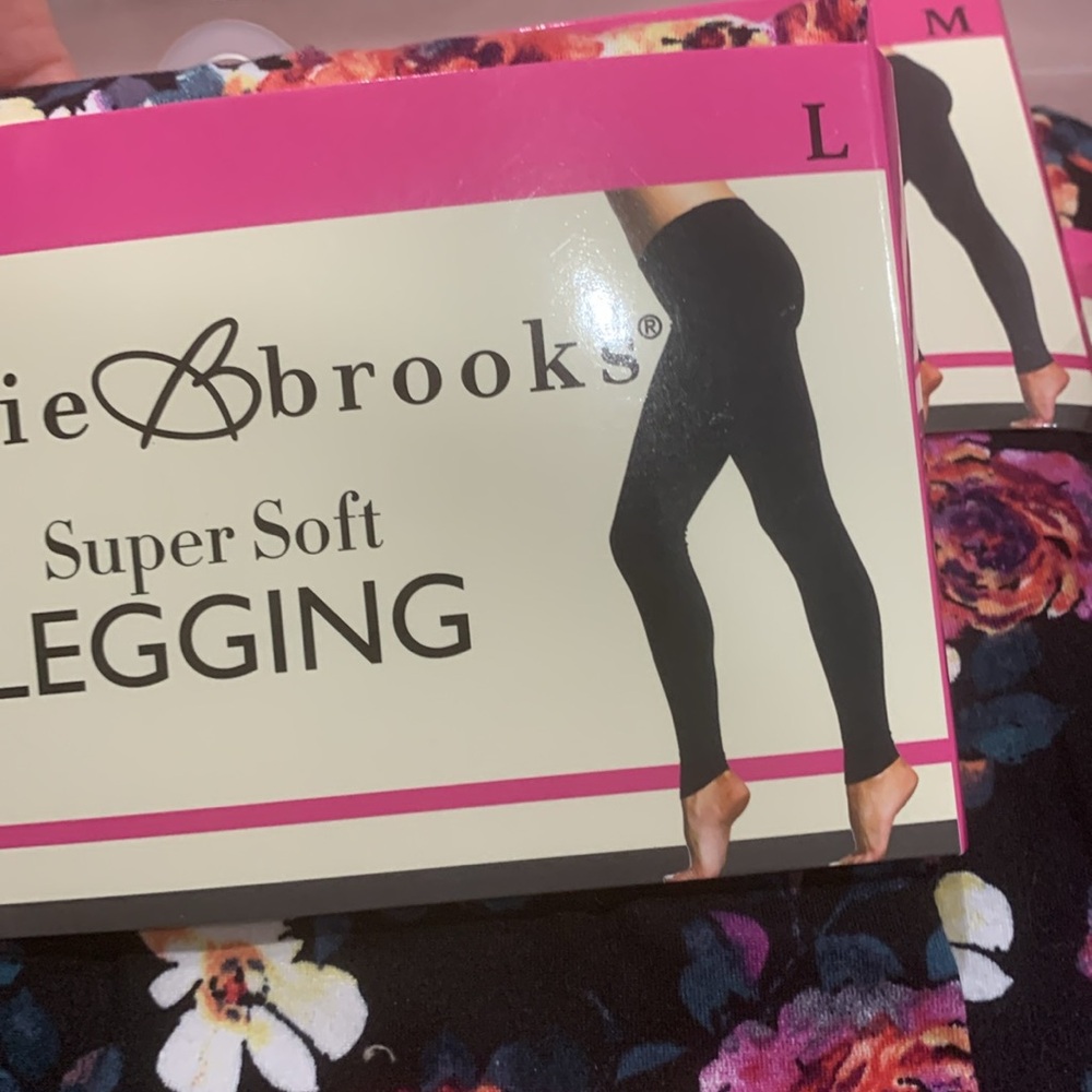 3 for $12 🔥 Bobbie Brooks Black Floral Leggings - Picture 2 of 5